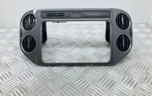 Volkswagen Tiguan Dash center air vent grill 5N0858071E 5N0858069J 5N0819062B