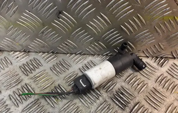 Land Rover Discovery 3 - LR3 Windscreen/windshield washer pump