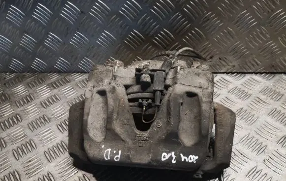 Mercedes-Benz C W204 Front brake caliper 2044210681 A2044210681
