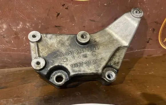 Mercedes-Benz C W204 Engine mounting bracket A6510940039