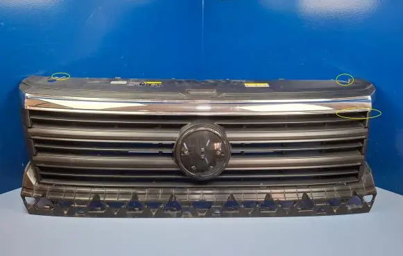 Volkswagen Crafter Front bumper upper radiator grill 7C0853653J