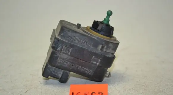 Renault Megane I Headlight level adjustment motor 