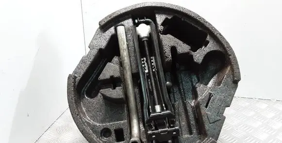 Skoda Octavia Mk2 (1Z) Tool set 3C0011031B 4D0012219A 1Z0012115B