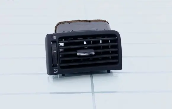 Toyota Avensis T250 Dashboard side air vent grill/cover trim