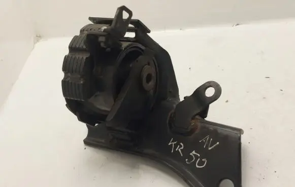 Toyota Avensis T250 Engine mount bracket 123720R010
