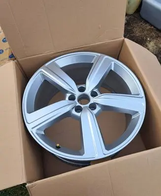 Audi e-tron R20 alloy rim 4KE601025S