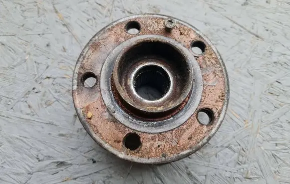 Volvo XC90 Front wheel bearing hub 