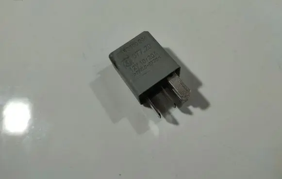 Opel Astra H Other relay 13100504