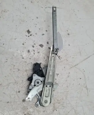 Nissan Juke I F15 Front door window regulator with motor