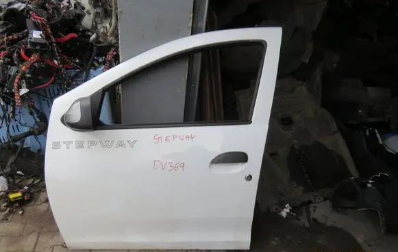 Dacia Sandero Front door