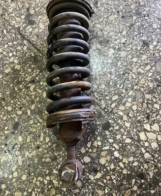 Nissan Pathfinder R51 Front shock absorber/damper