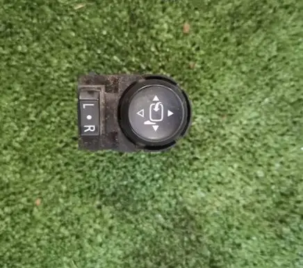 Wing mirror switch