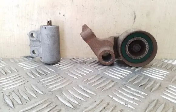 Toyota Corolla E120 E130 Generator/alternator belt tensioner