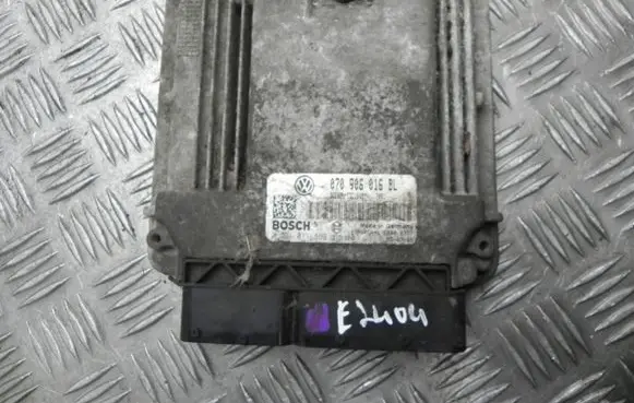 Volkswagen Touareg I Engine control unit/module 070906016BL