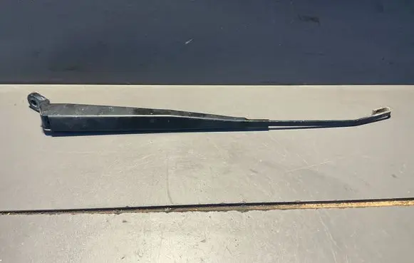 Nissan Terrano Front wiper blade arm 