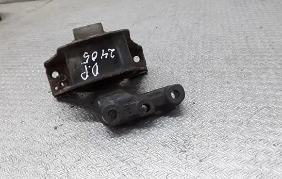 Citroen C2 Engine mount bracket