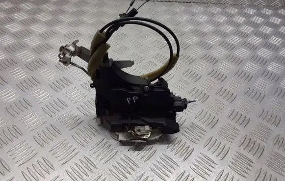 Mitsubishi Grandis Front door lock