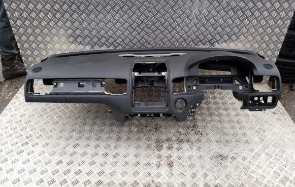 Volkswagen Touareg II Dashboard 7P2857181