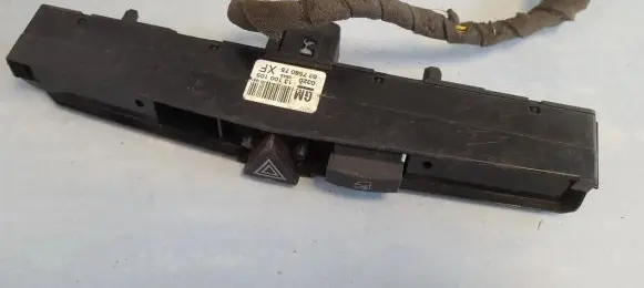 Opel Astra H Hazard light switch 13100105 03758075