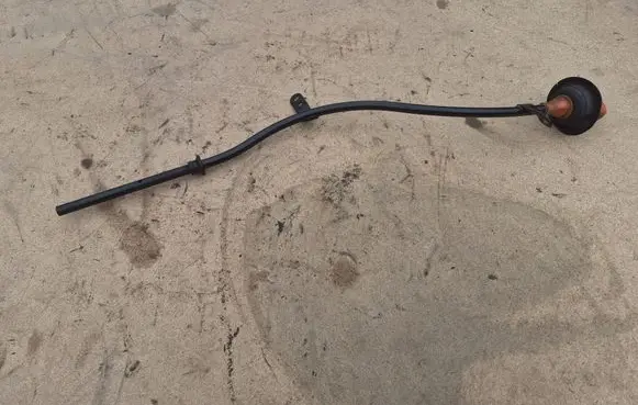 Volkswagen Touran I Oil level dip stick 03G103