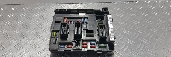 Citroen Berlingo Fuse box set U118470005 BSMB5