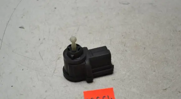 Ford Focus Headlight level adjustment motor XS4X13K198AB