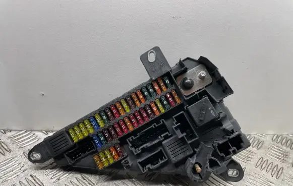 BMW 5 E60 E61 Fuse module 9138830