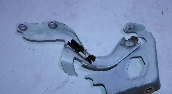 Toyota RAV 4 (XA40) Engine bonnet/hood hinges