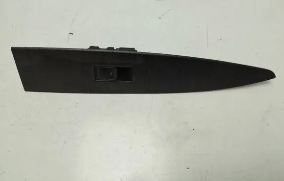 Toyota Avensis T270 Front door window switch trim 7423105220 7423105180