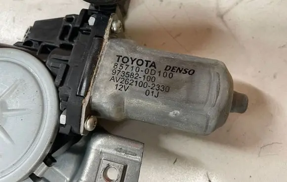 Toyota Auris 150 Front door window regulator with motor 973582100 AV2621002330 857100D100