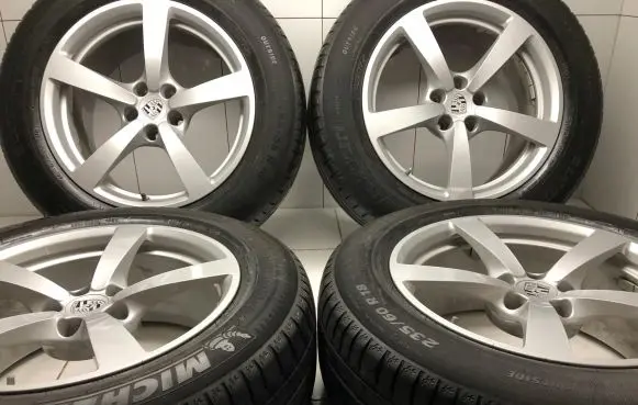 Porsche Macan (95B) R18 alloy rim 