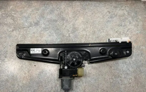 Mini Cooper Countryman F60 Rear door window regulator with motor 7390082