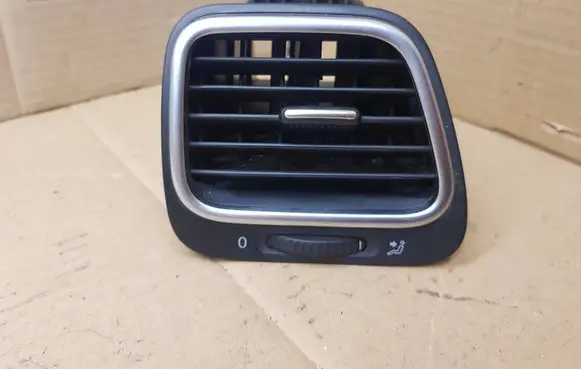 Volkswagen Eos Dashboard side air vent grill/cover trim 1Q0819704G 1Q0819710B