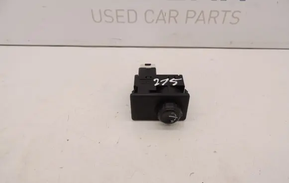 Nissan Almera N16 Wing mirror switch D215
