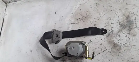 Mazda 626 Rear seatbelt