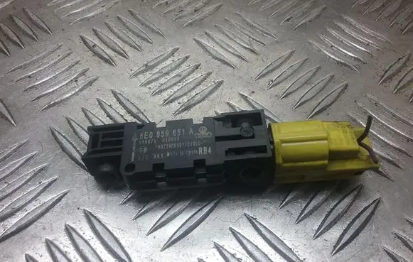 Audi A4 S4 B7 8E 8H Airbag deployment crash/impact sensor 8E0959651A 600875010806 63729RB4017D19ED