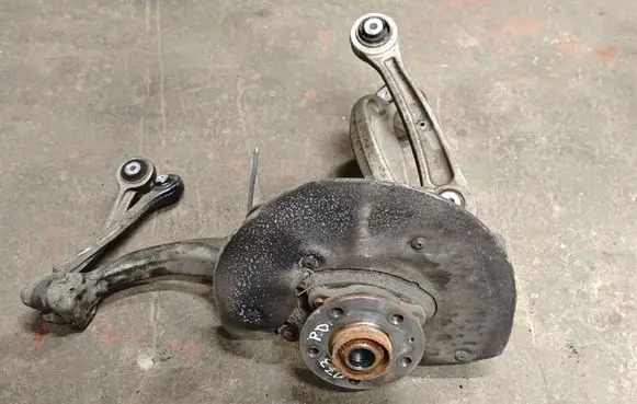 Audi A4 S4 B8 8K Front wheel hub V103739