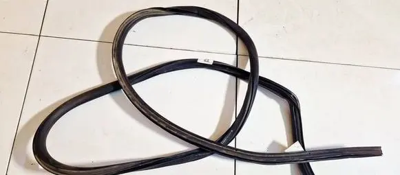Skoda Superb B6 (3T) Rubber seal front coupe door 3t0867365