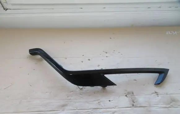 Volvo XC60 Front bumper splitter molding 32227911
