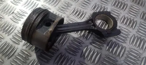 Volkswagen Golf III Piston with connecting rod 030a