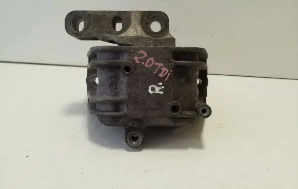 Volkswagen PASSAT B6 Engine mount bracket 1K0199262P