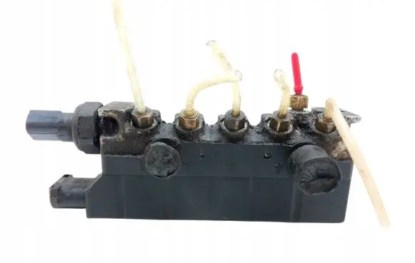 Mercedes-Benz S W220 Air suspension valve block A2203200258