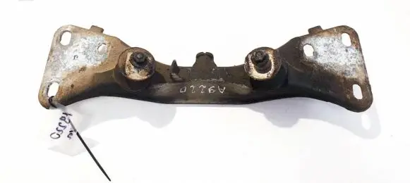 BMW 7 E38 Engine mounting bracket 1092550 rt1092551