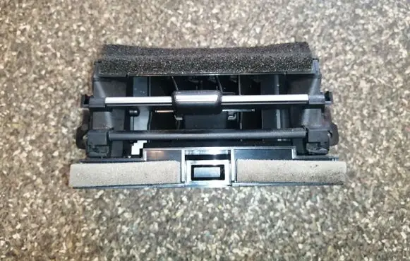 Mazda CX-3 Dash center air vent grill D09W64930