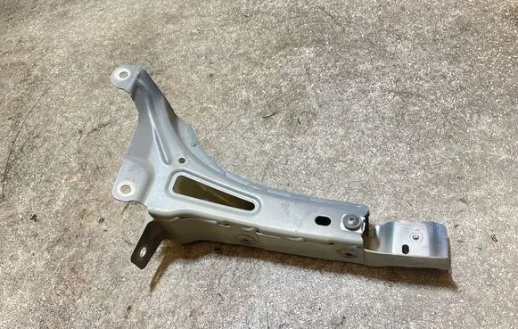 Audi e-tron Fender mounting bracket 9J1805373 0823A03
