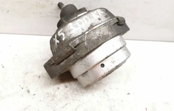 BMW X5 E53 Engine mount bracket 675844401
