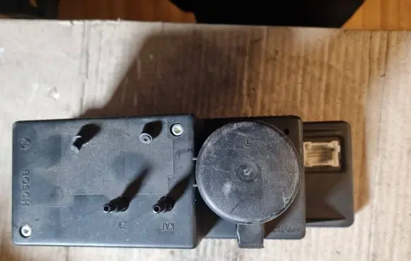 Mercedes-Benz E W210 Central locking vacuum pump 0132006338 2108000048