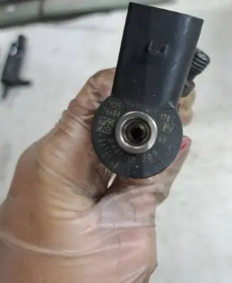BMW 3 E90 E91 Fuel injector 0445110209