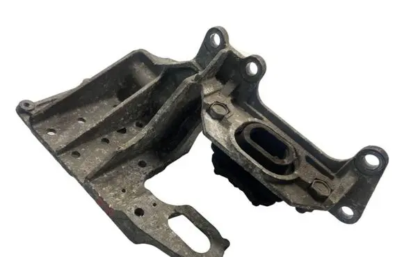 Nissan Qashqai Engine mount bracket