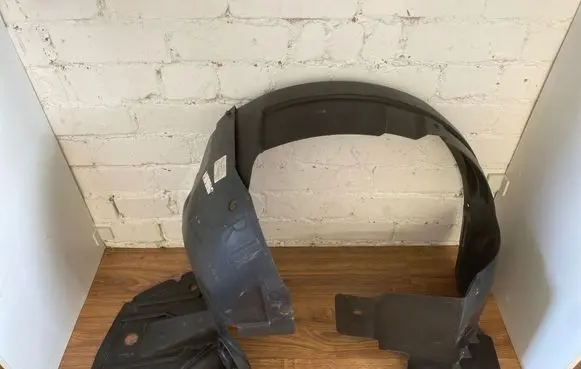 Cadillac CTS Front wheel arch liner splash guards 25940078
